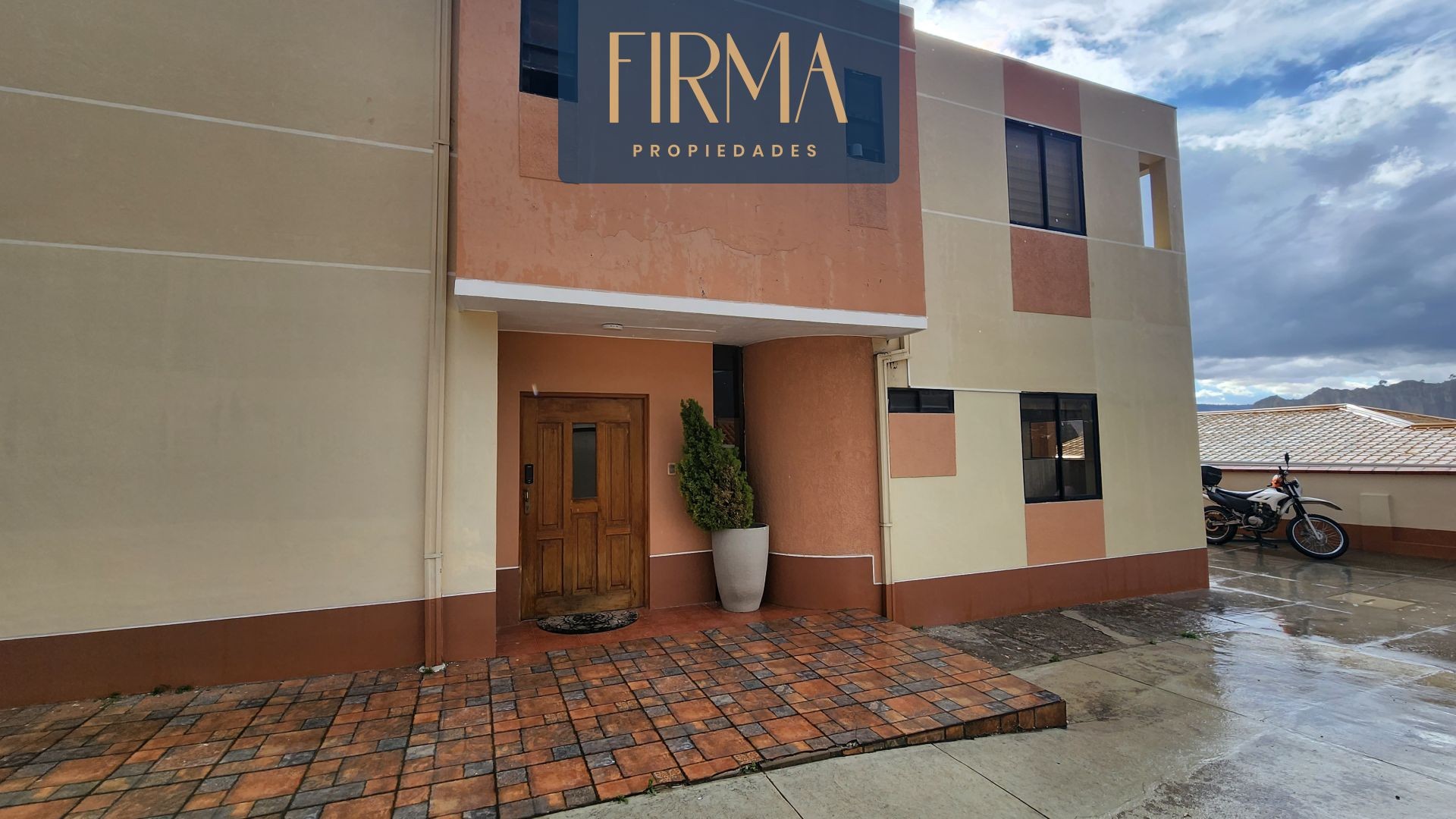 Casa en AnticréticoCASA EN ANTICRETICO REGISTRABLE, ACHUMANI 3 dormitorios 4 baños 3 parqueos Foto 2