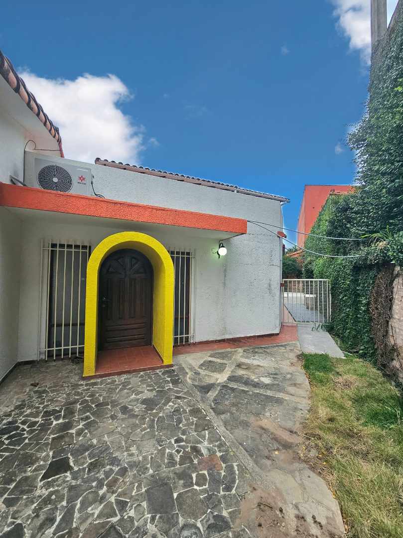 Casa Av. IBERICA - Barrio LAS PALMAS  Foto 3