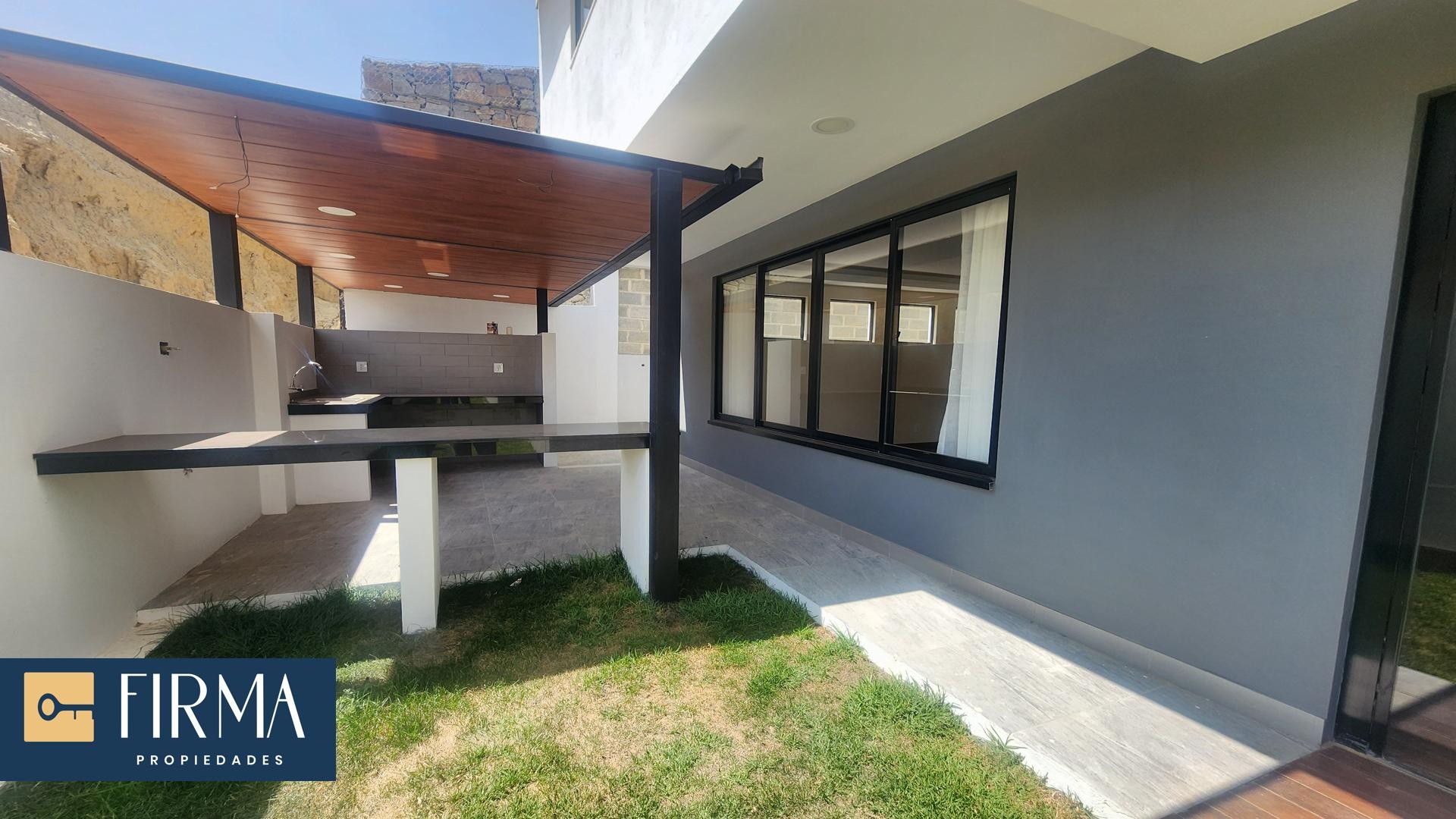 Casa en VentaCASA EN VENTA A ESTRENAR, SEQUOIA 3 dormitorios 4 baños 5 parqueos Foto 2