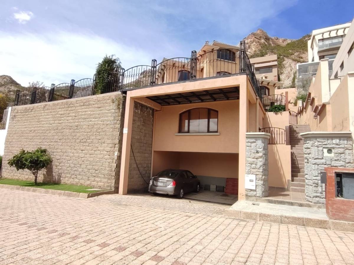 Casa en La Florida en La Paz 5 dormitorios 5 baños 2 parqueos Foto 9