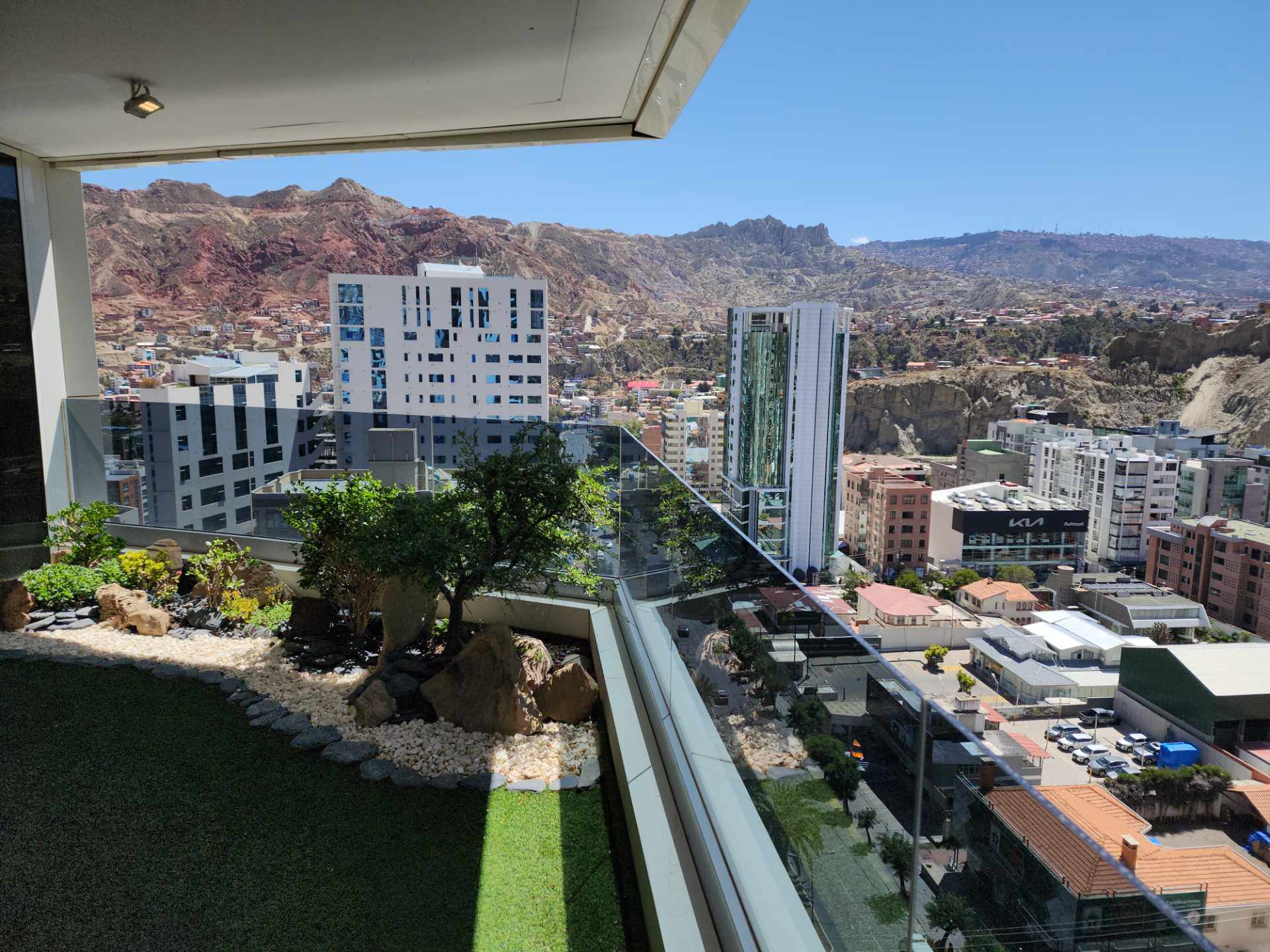 Departamento en Calacoto en La Paz 3 dormitorios 5 baños 1 parqueos Foto 2