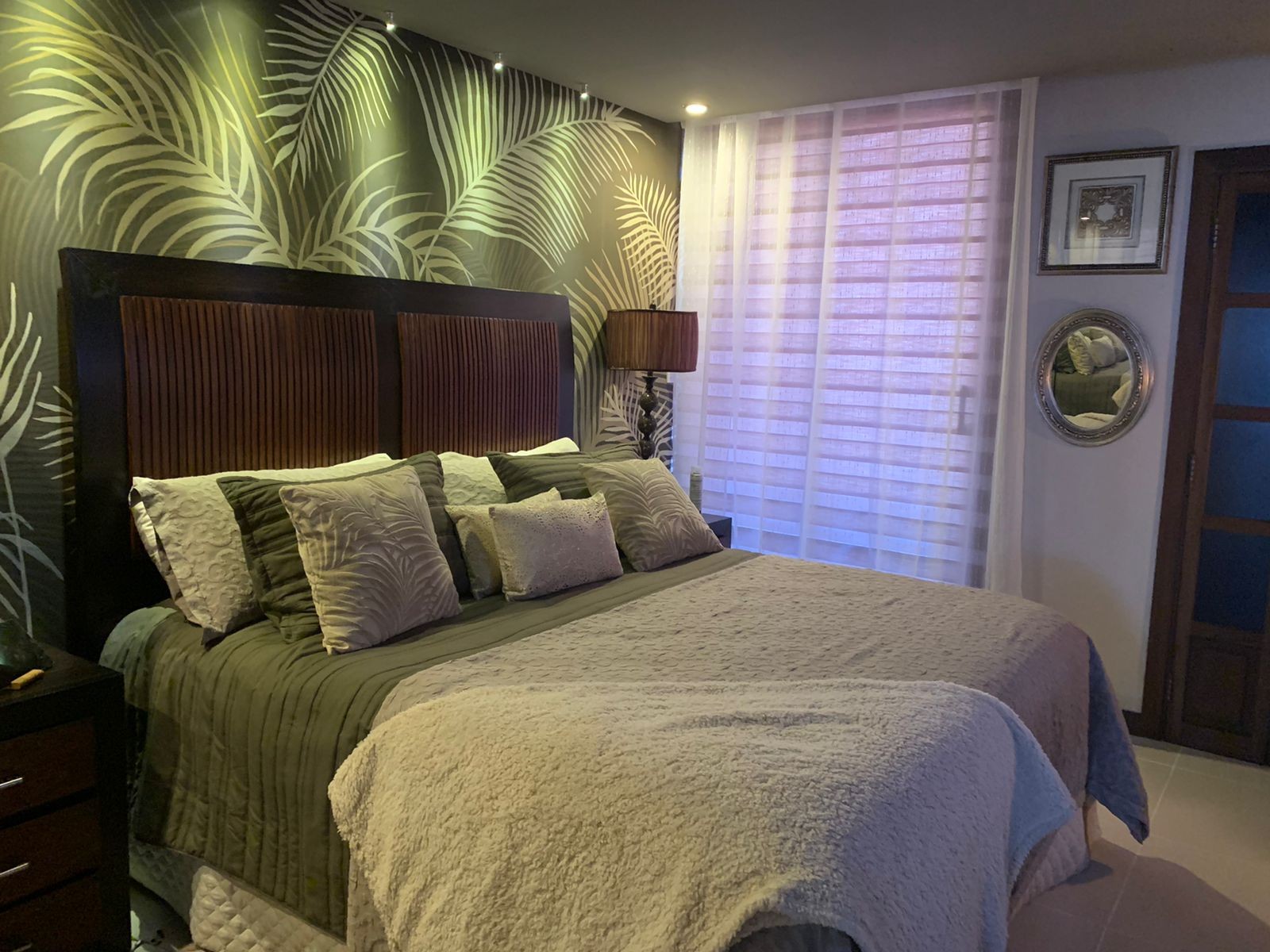 Departamento en AlquilerHERMOSO DEPARTAMENTO DE LUJO EN TORRE FRAGATA TOTALMENTE AMOBLADO 
ZONA EQUIPETROL /AV SAN MARTIN  2 dormitorios 1 baños 1 parqueos Foto 9