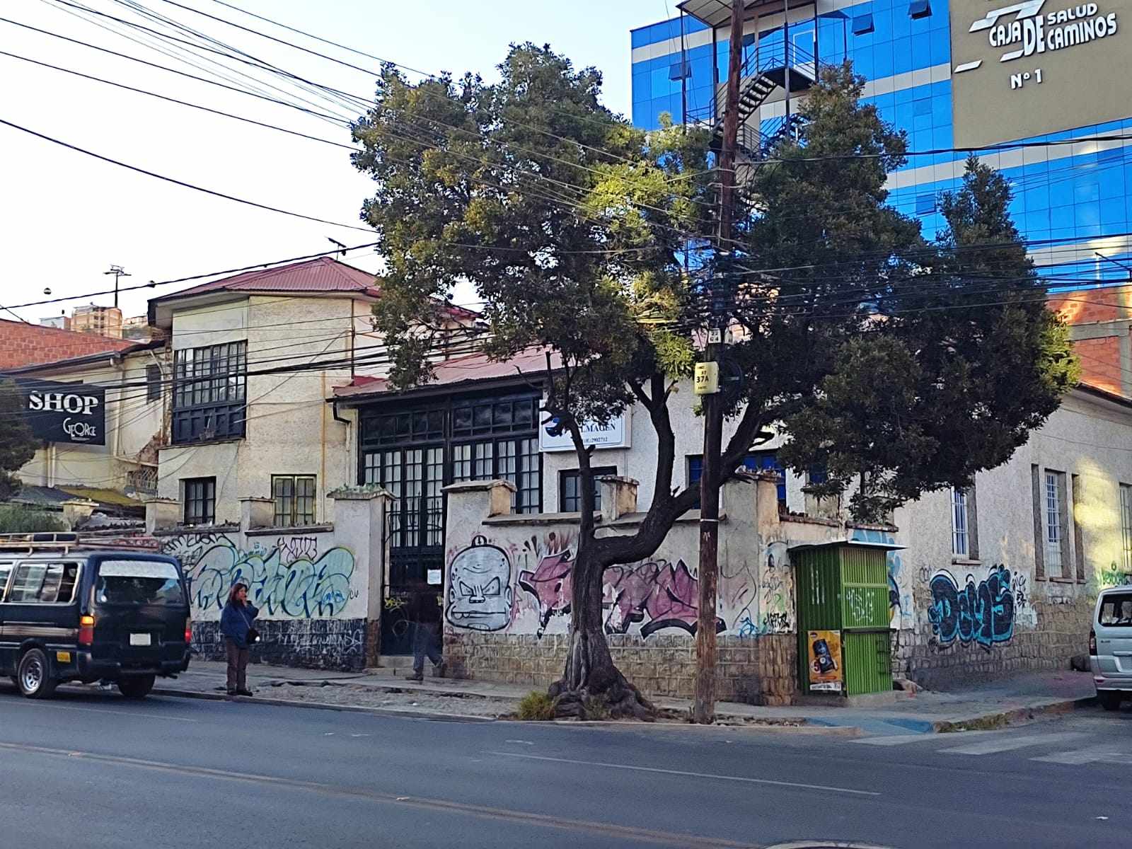 Terreno en VentaOBRAJES, Av. Siles, cerca de la plaza de la LOBA Foto 1