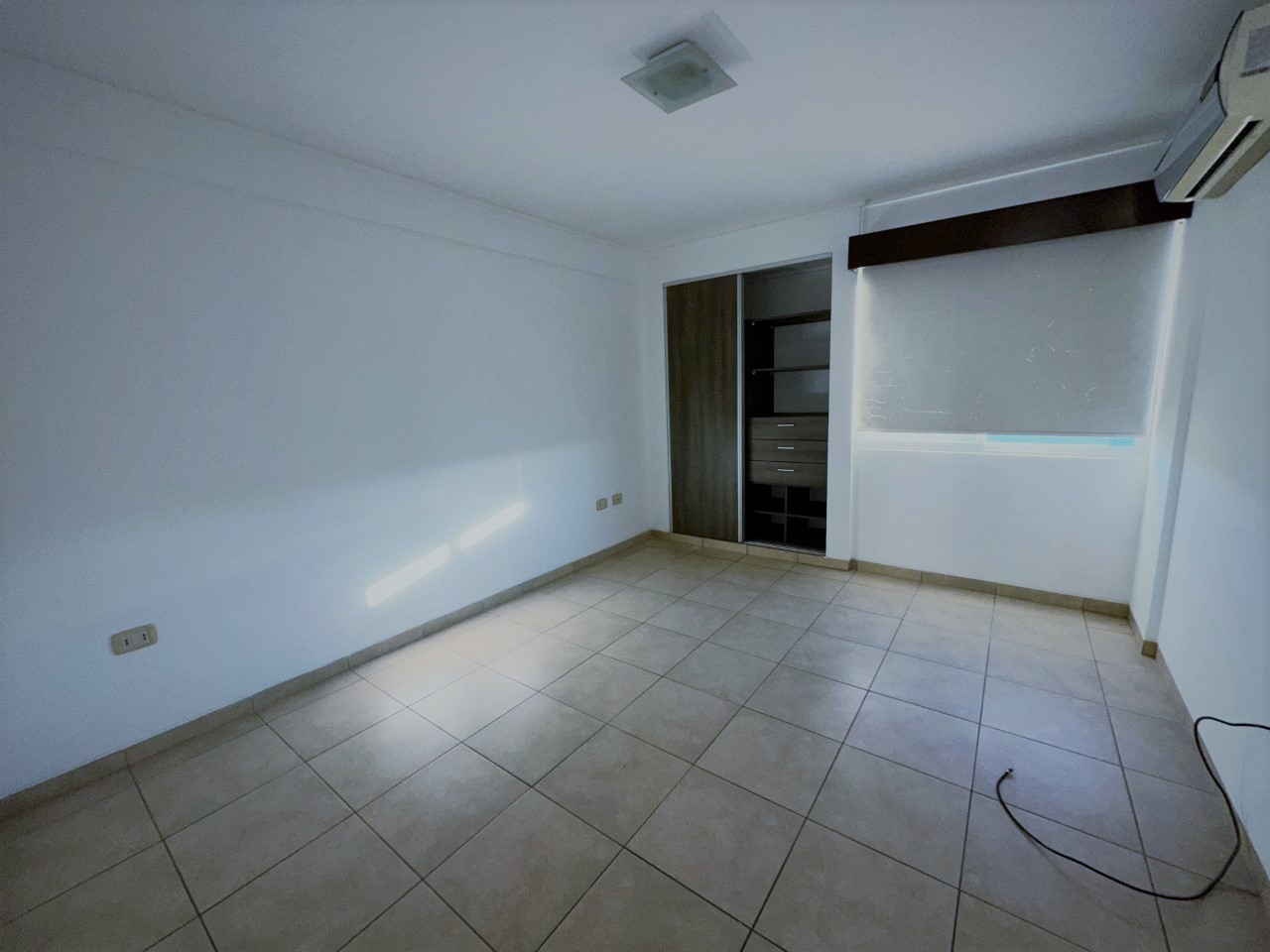 Departamento en VentaPrecio de Ocasión: En Venta Amplio y Hermoso Depto de 134 m2 Equipado con Garaje Incluido 4 dormitorios 4 baños 1 parqueos Foto 9