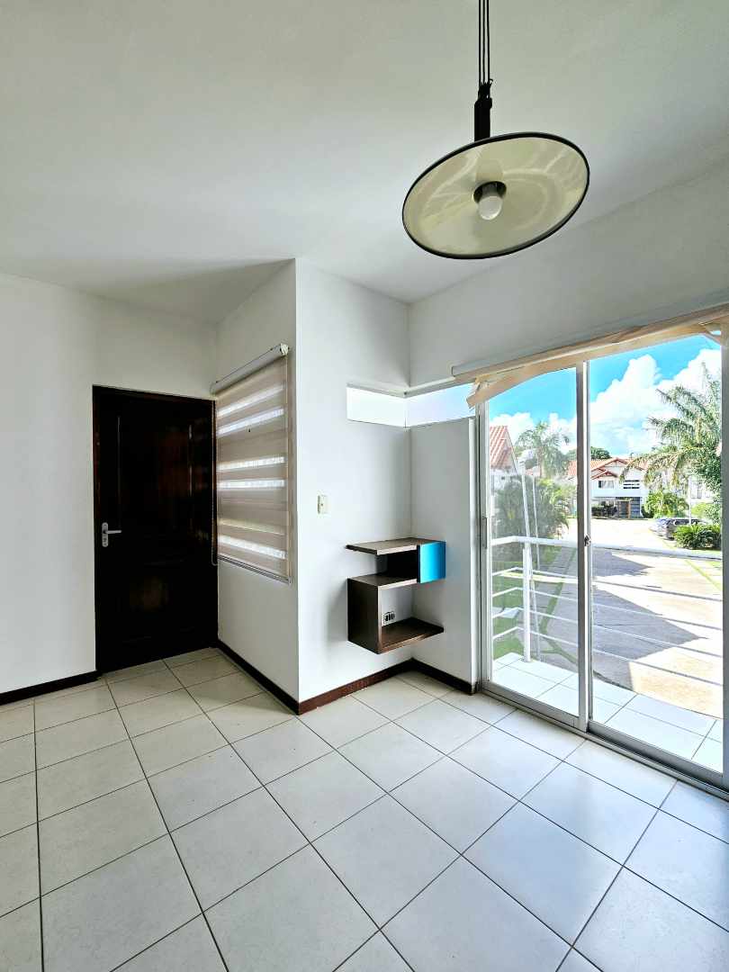 Casa en Entre 5to y 6to anillo Norte en Santa Cruz de la Sierra 3 dormitorios 3 baños 2 parqueos Foto 27