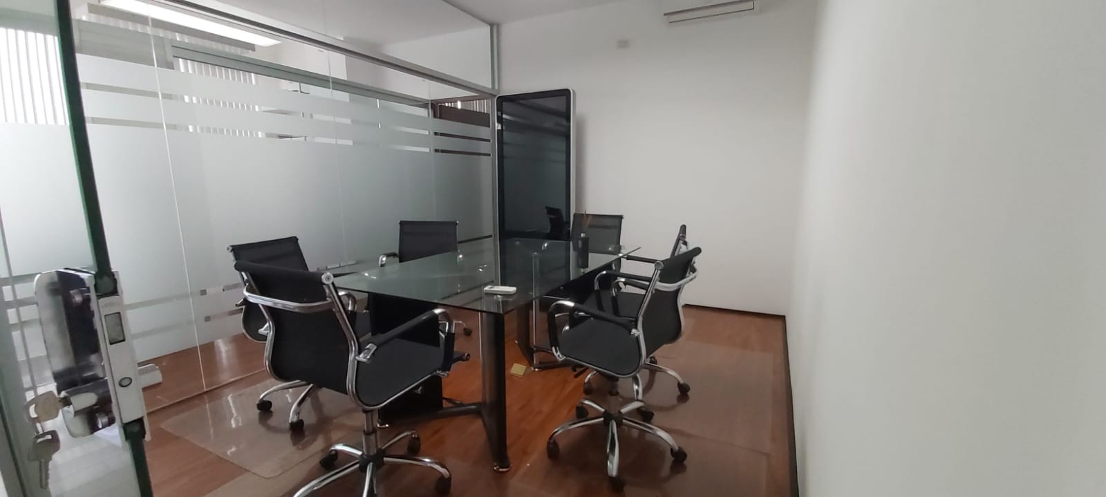 Oficina Edif. Spazio Uno, Av. Beni entre 2do y 3er anillo. Foto 10