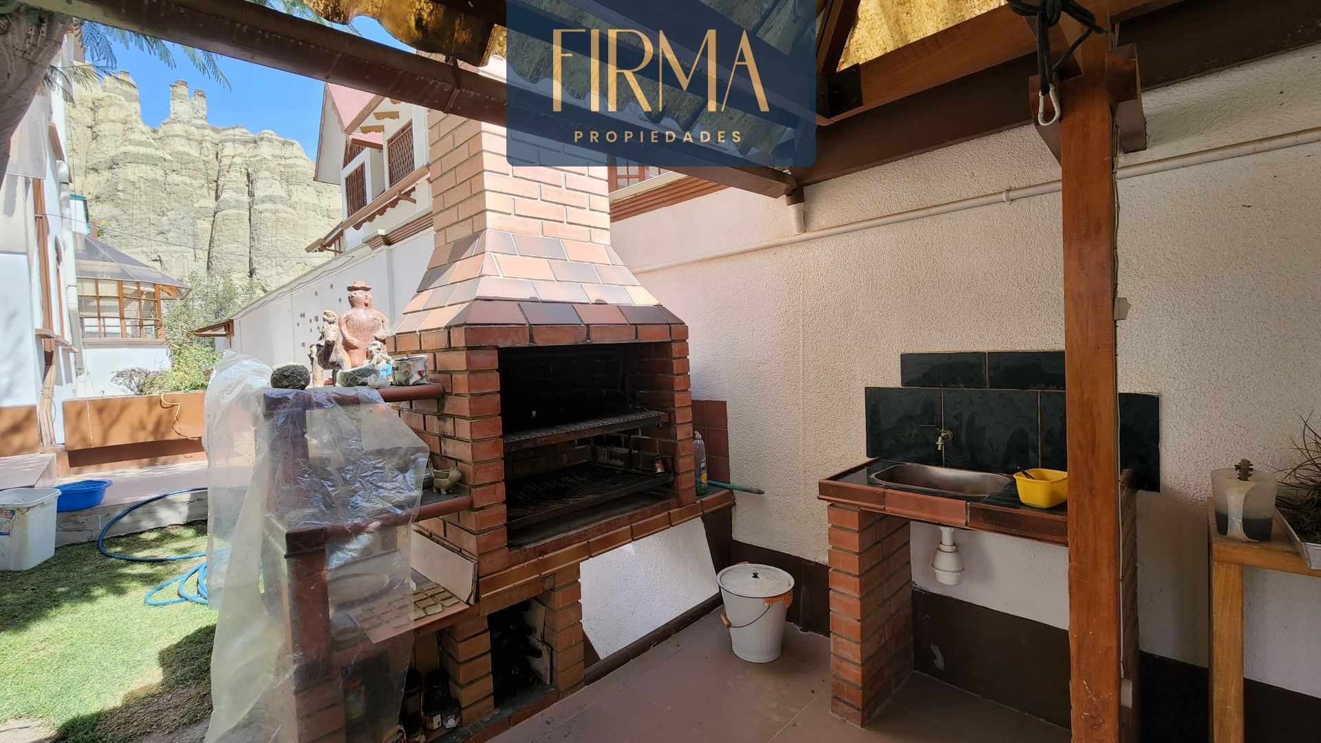 Casa en VentaCASA EN VENTA, ACHUMANI, COND, PRIVADO 5 dormitorios 5 baños 2 parqueos Foto 3