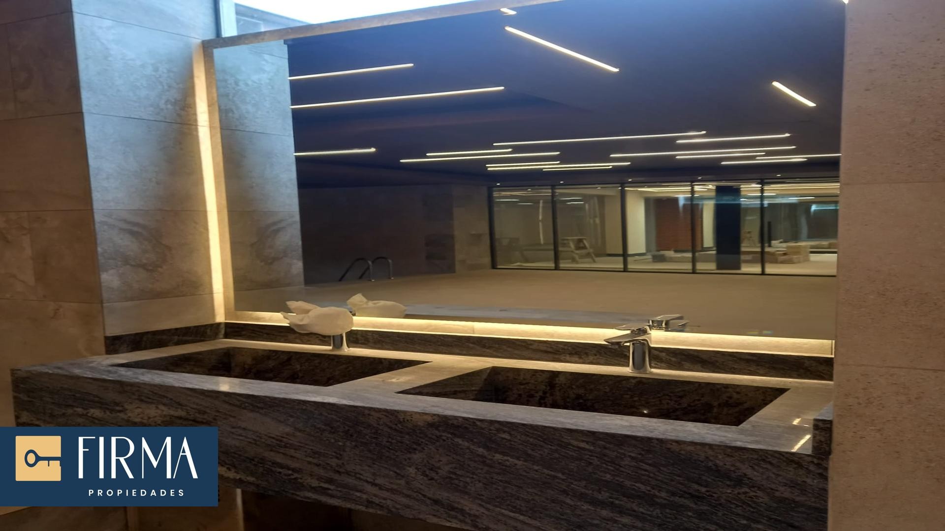 Departamento en VentaDEPARTAMENTO DE LUJO CON PATIO PRIVADO EN VENTA A ESTRENAR Foto 4