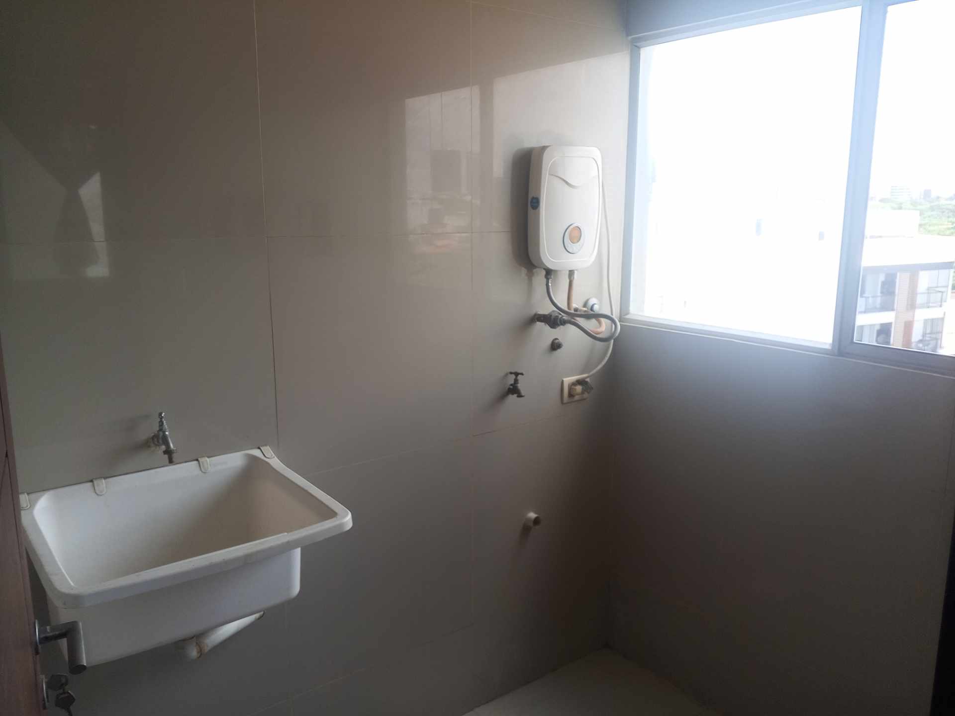 Departamento en VentaCondominio Cupesí, Vendo dpto. 2 dormitorios sin muebles, pet friendly, sobre Av. Ovidio Barbery (2do. y 3er. Anillo), cerca de Zona Isuto e Equipetrol. 2 dormitorios 2 baños 1 parqueos Foto 7