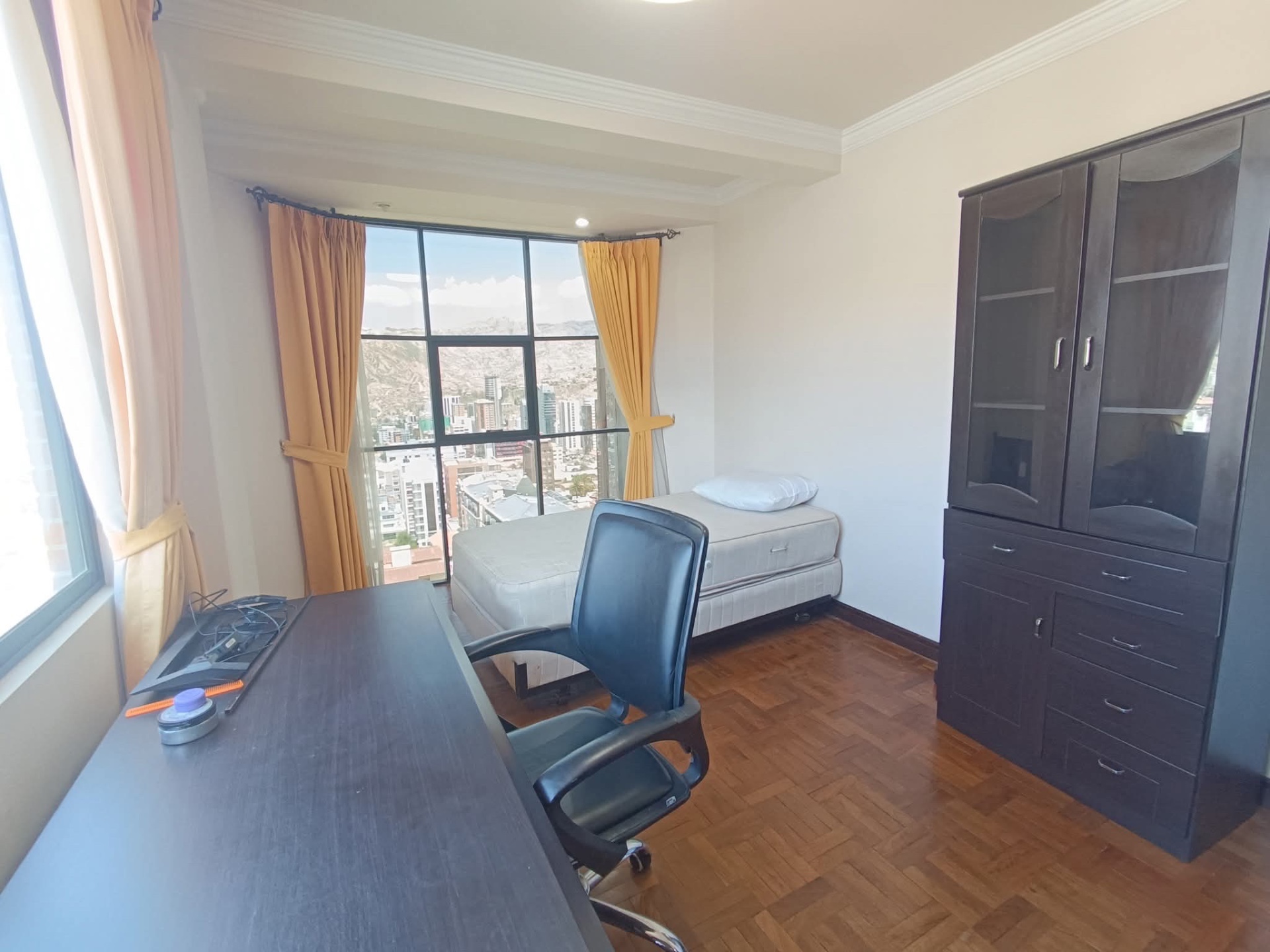 Departamento Departamento en alquiler Calacoto, en la Av. Ballivian
 Foto 3