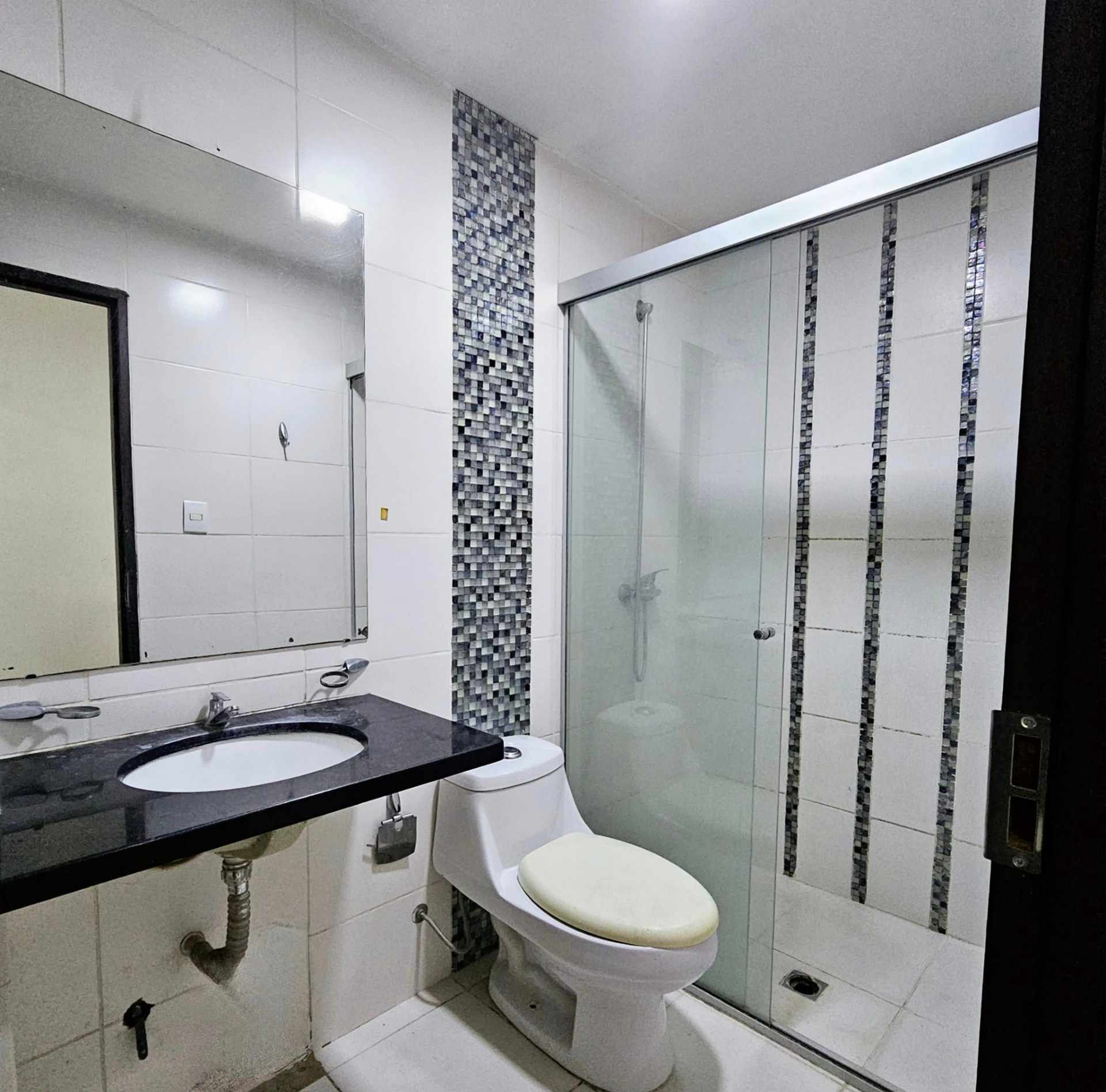 Departamento en Entre 3er y 4to anillo Oeste en Santa Cruz de la Sierra 2 dormitorios 2 baños  Foto 11