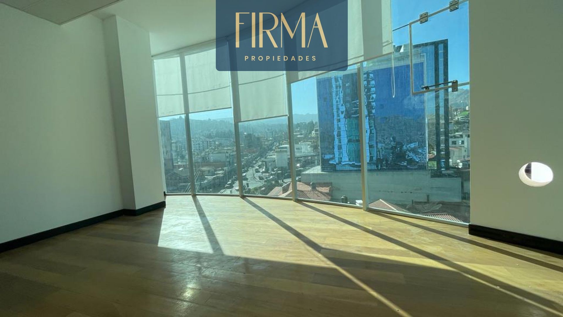 Oficina en AlquilerOFICINA EN ALQUILER EN CALACOTO 3 dormitorios 1 baños 1 parqueos Foto 2