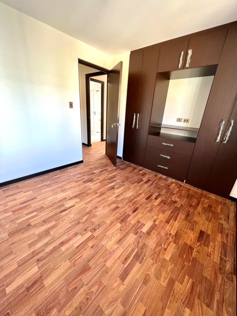 Departamento en Los Pinos en La Paz 3 dormitorios 3 baños 1 parqueos Foto 7