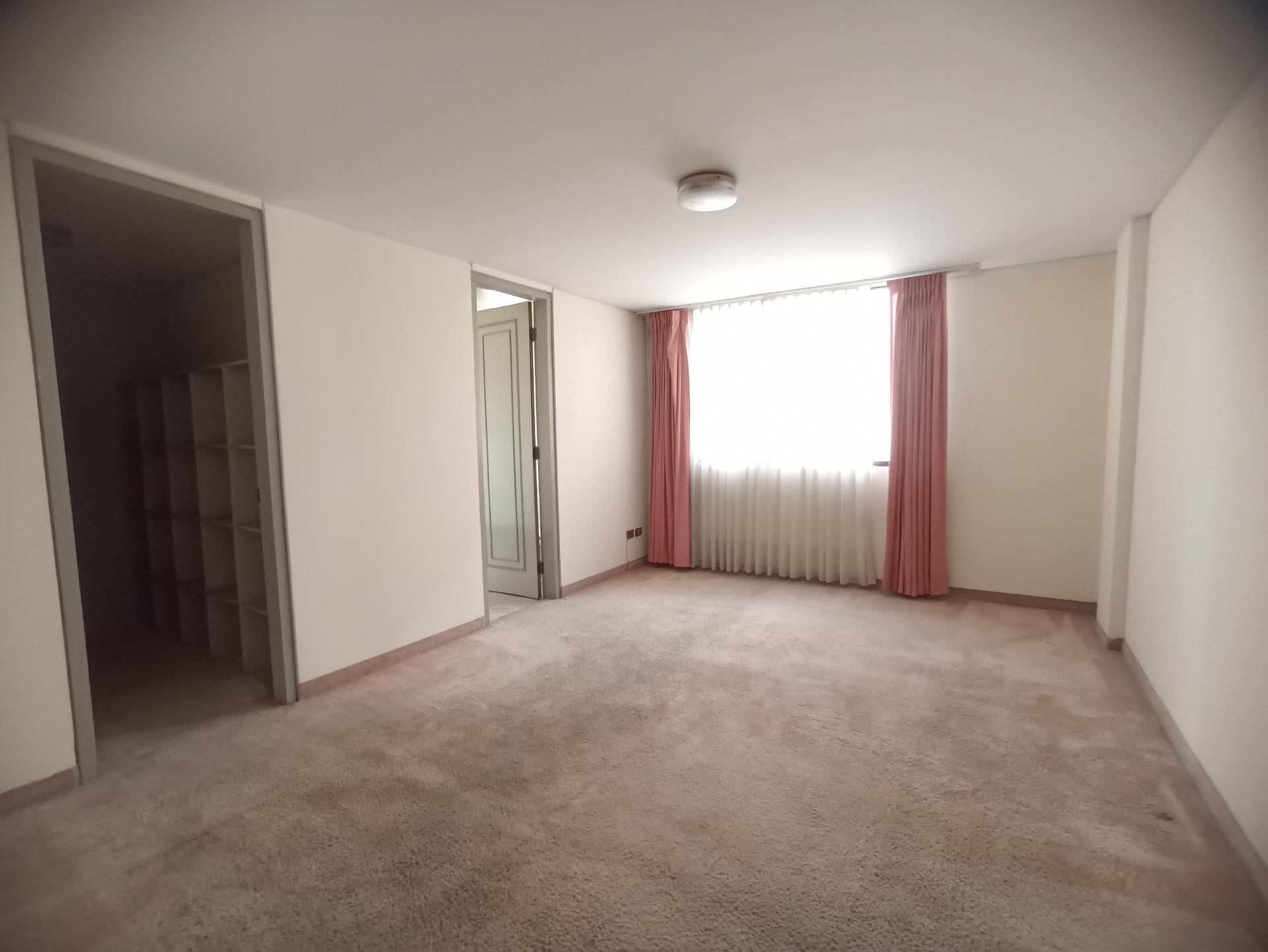 Departamento en Calacoto en La Paz 3 dormitorios 2 baños 1 parqueos Foto 16