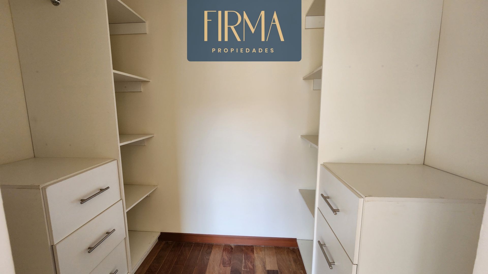 Departamento en Irpavi en La Paz 3 dormitorios 4 baños 1 parqueos Foto 5