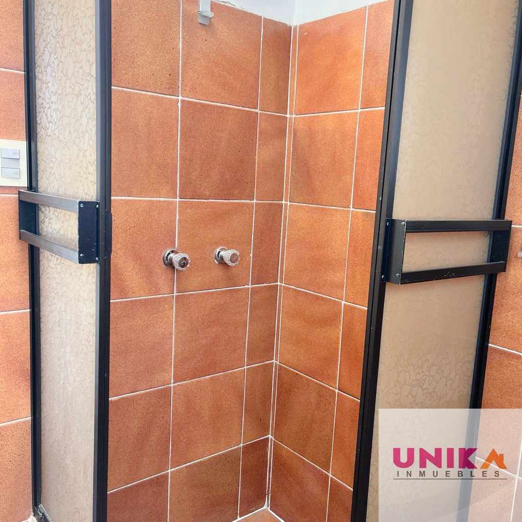 Departamento en Alquiler🏡 HERMOSO DEPARTAMENTO DUPLEX CON JARDIN AMOBLADO Y EQUIPADO EN ALQUILER, ACHUMANI  Foto 4