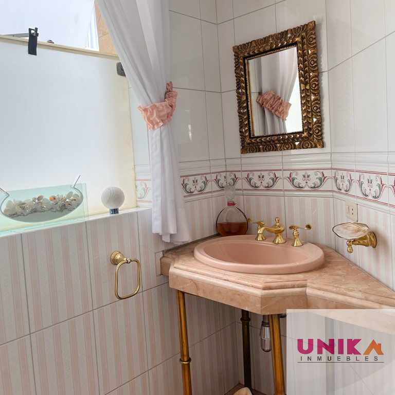 Casa en Venta🏡 HERMOSA CASA AMPLIA Y LLENA DE SOL EN VENTA, EN EL LUGAR MAS CÉNTRICO DE ACHUMANI 4 dormitorios 5 baños 4 parqueos Foto 30