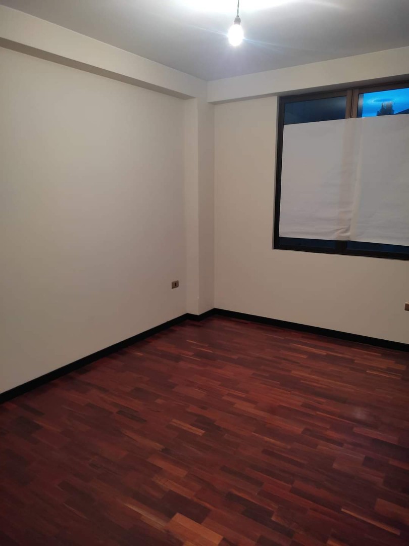 Departamento en AnticréticoLOS PINOS BLOQUES NUEVOS Foto 5