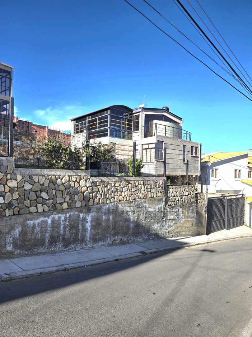 Casa en Achumani en La Paz 2 dormitorios 4 baños 2 parqueos Foto 11