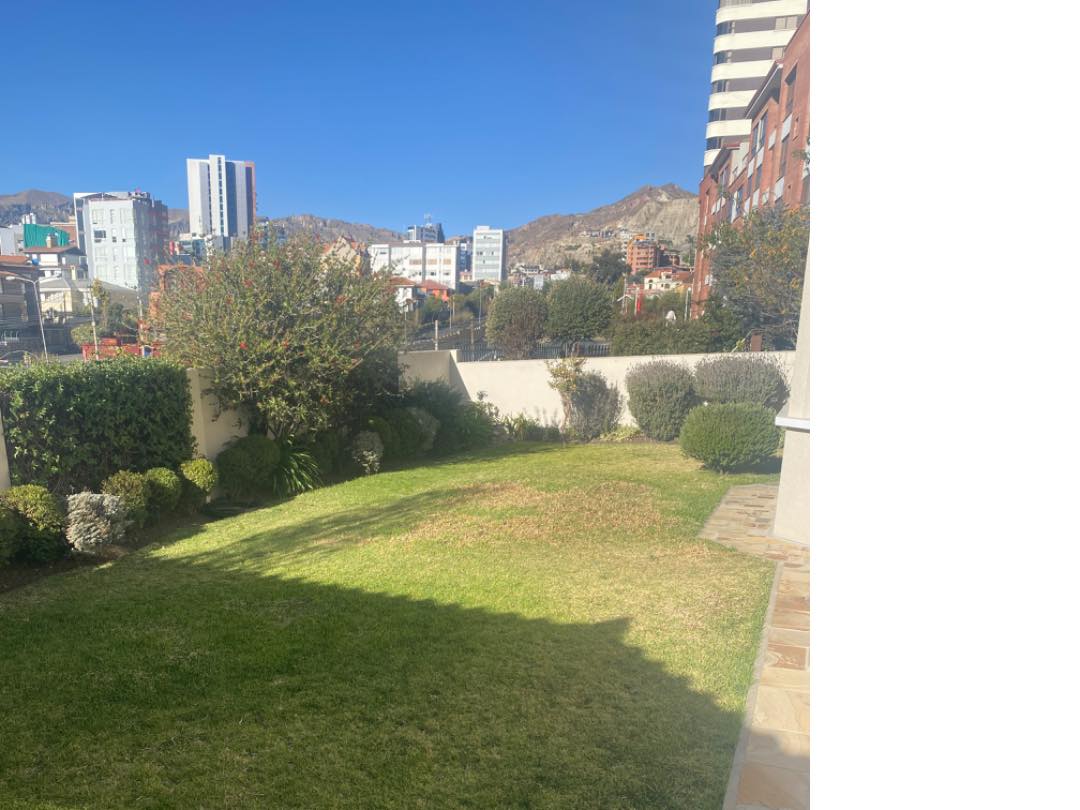 Casa en VentaCalle 15 de Calacoto y Costanera 4 dormitorios 4 baños 2 parqueos Foto 3