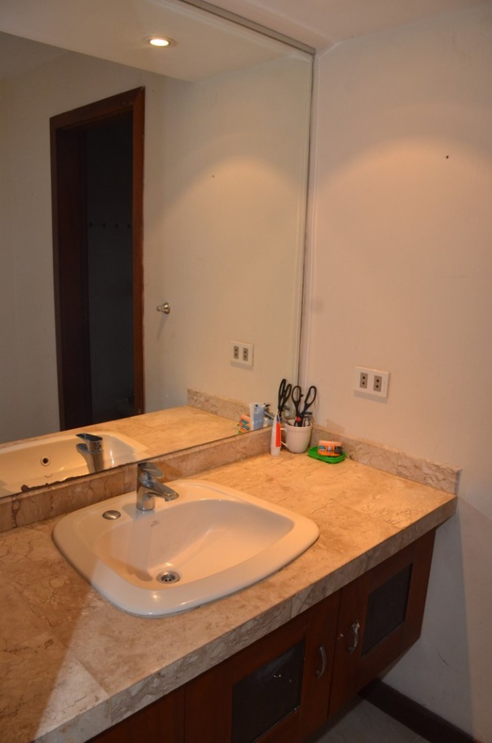 Casa en Entre 2do y 3er anillo Norte en Santa Cruz de la Sierra 5 dormitorios 4 baños 2 parqueos Foto 13