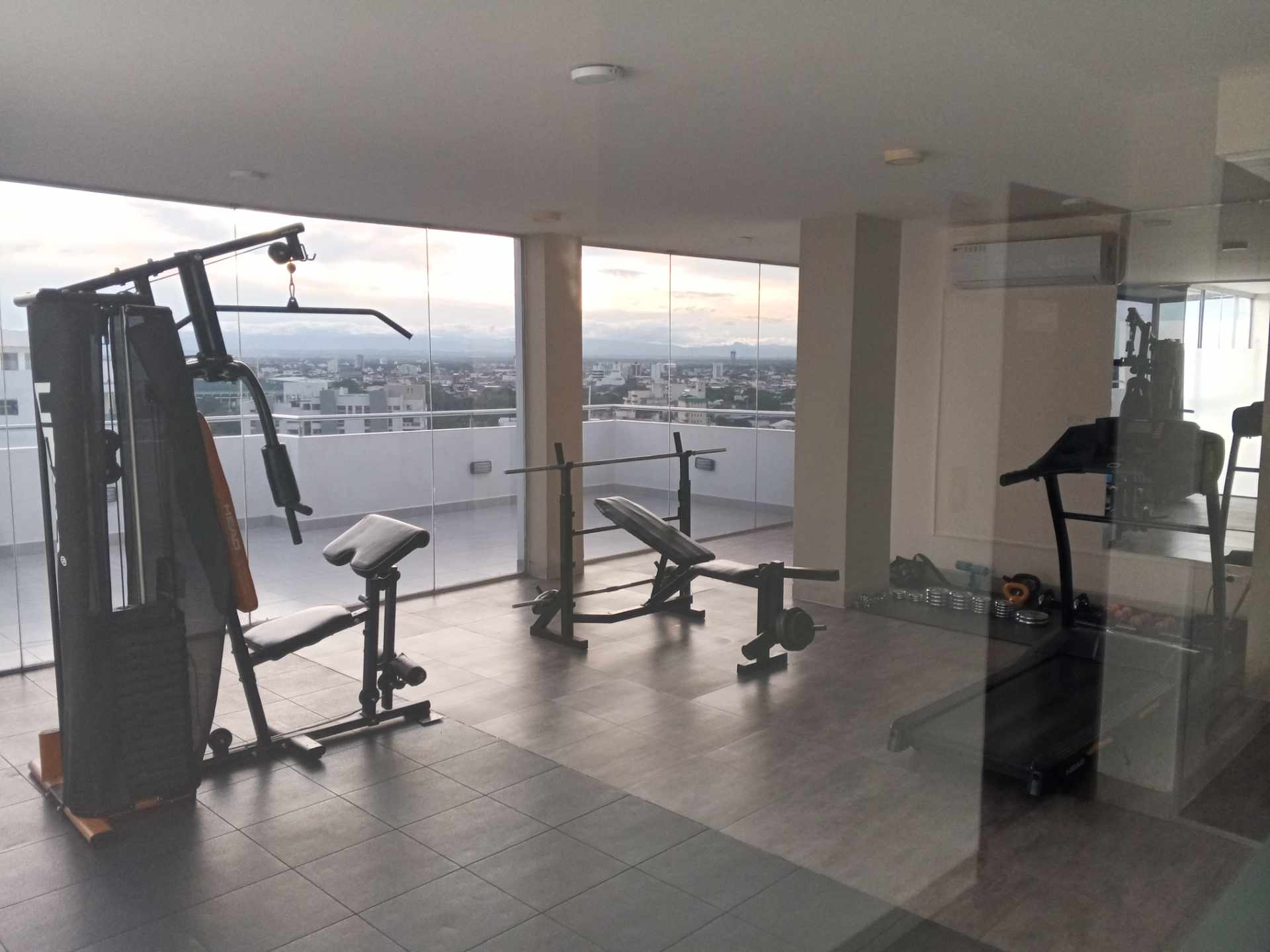 Departamento en AlquilerCondominio Altos del Sur, Zona Sur, entre Av. Irala y Av. Las Américas, cerca del Parque Urbano.  1 dormitorios 1 baños  Foto 11