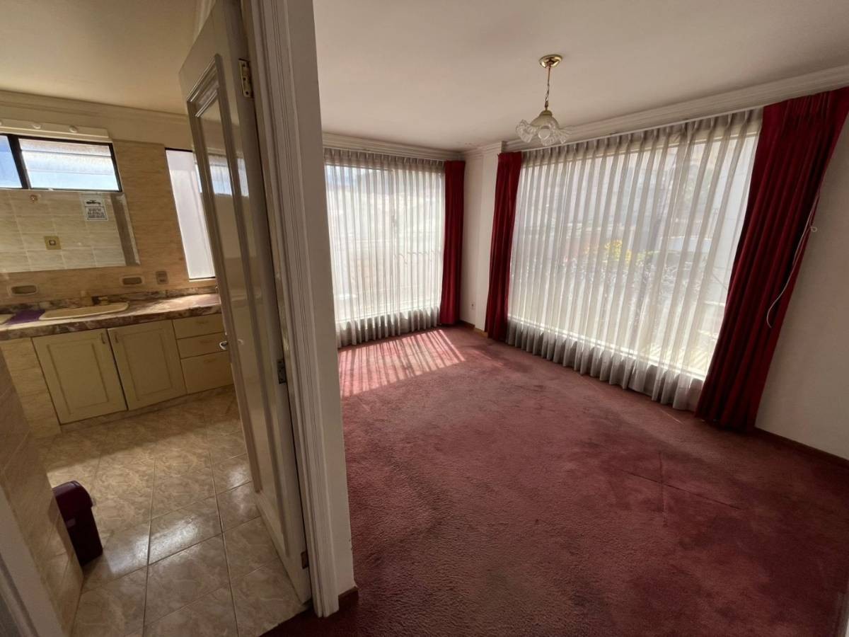 Casa en Calacoto en La Paz 5 dormitorios 5 baños 3 parqueos Foto 19