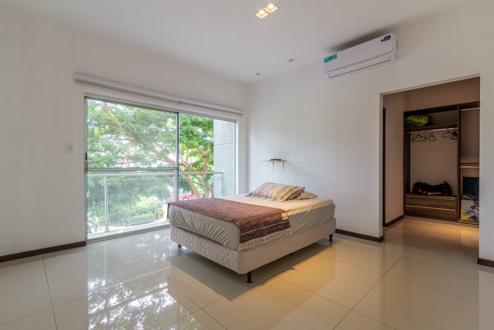 Casa en AlquilerAv. Octavo Anillo Banzer  Foto 12