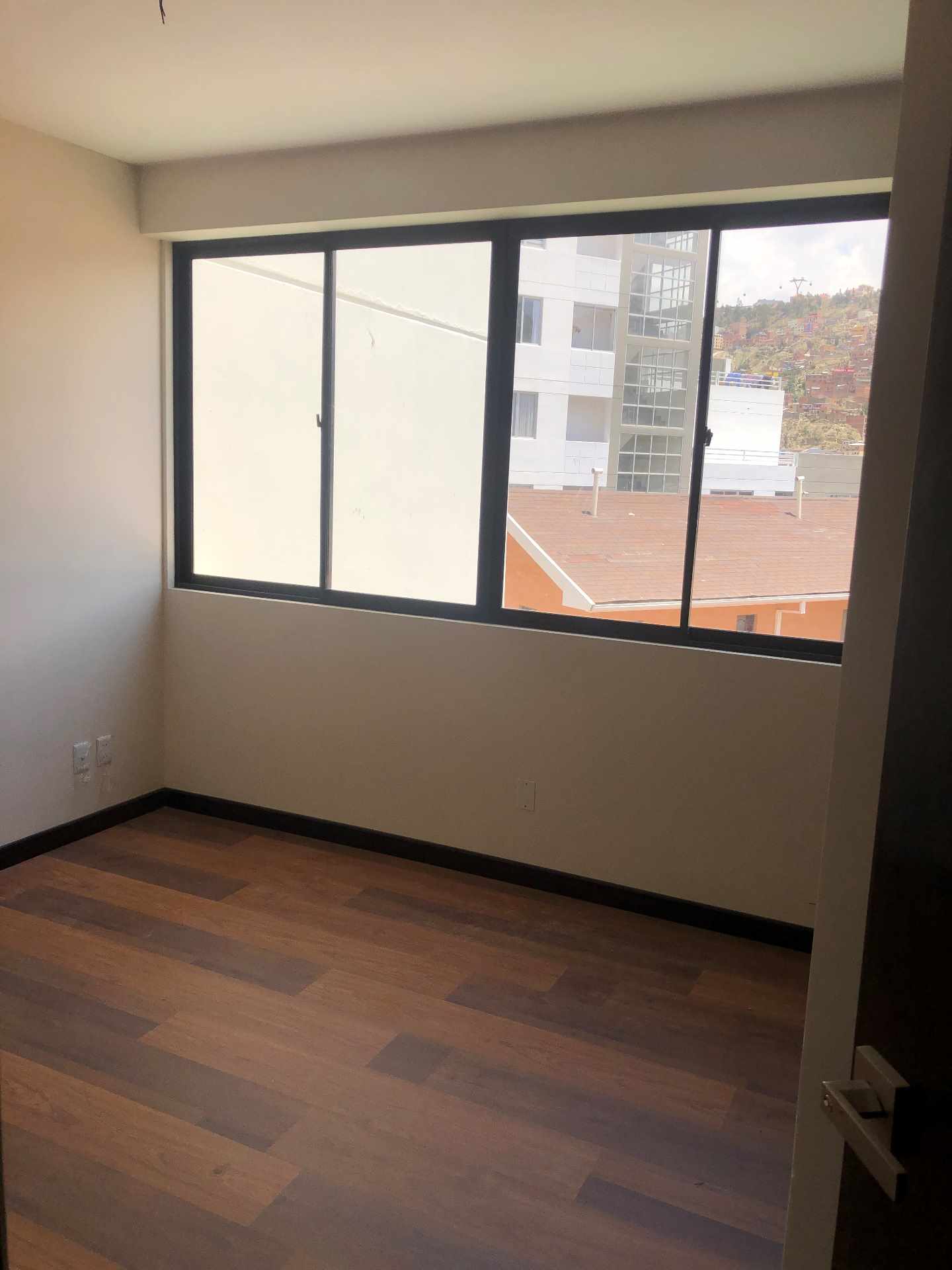 Departamento Av. Hugo Ernest esq. Av. Víctor Zapana Serna Nº 61 Foto 8