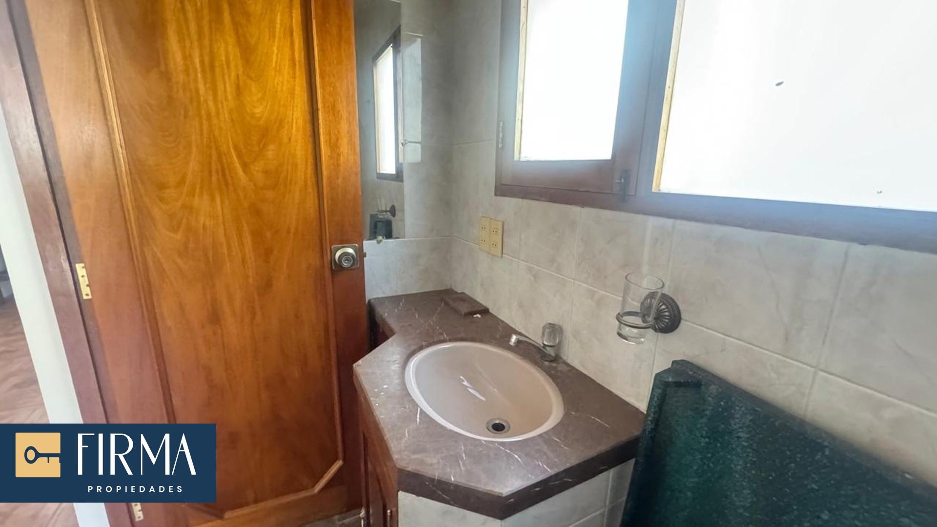 Casa en Achumani en La Paz 6 dormitorios 4 baños 2 parqueos Foto 3