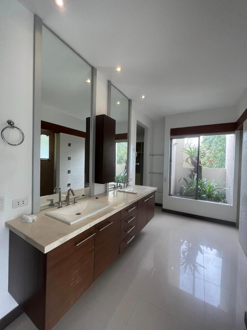 Casa en AlquilerCONDOMINIO JARDINES DEL URUBO  4 dormitorios 5 baños 3 parqueos Foto 13