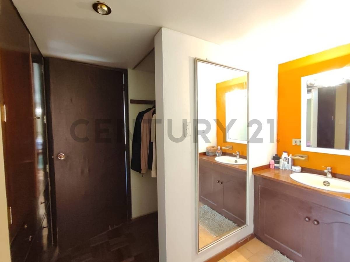 Departamento en San Jorge en La Paz 2 dormitorios 3 baños 1 parqueos Foto 7