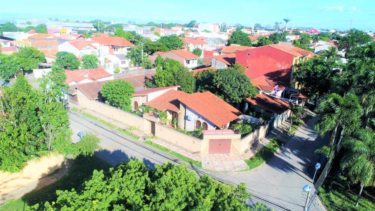 Casa en VentaAV PARAGUA 4TO ANILLO 5 dormitorios 3 baños 3 parqueos Foto 3