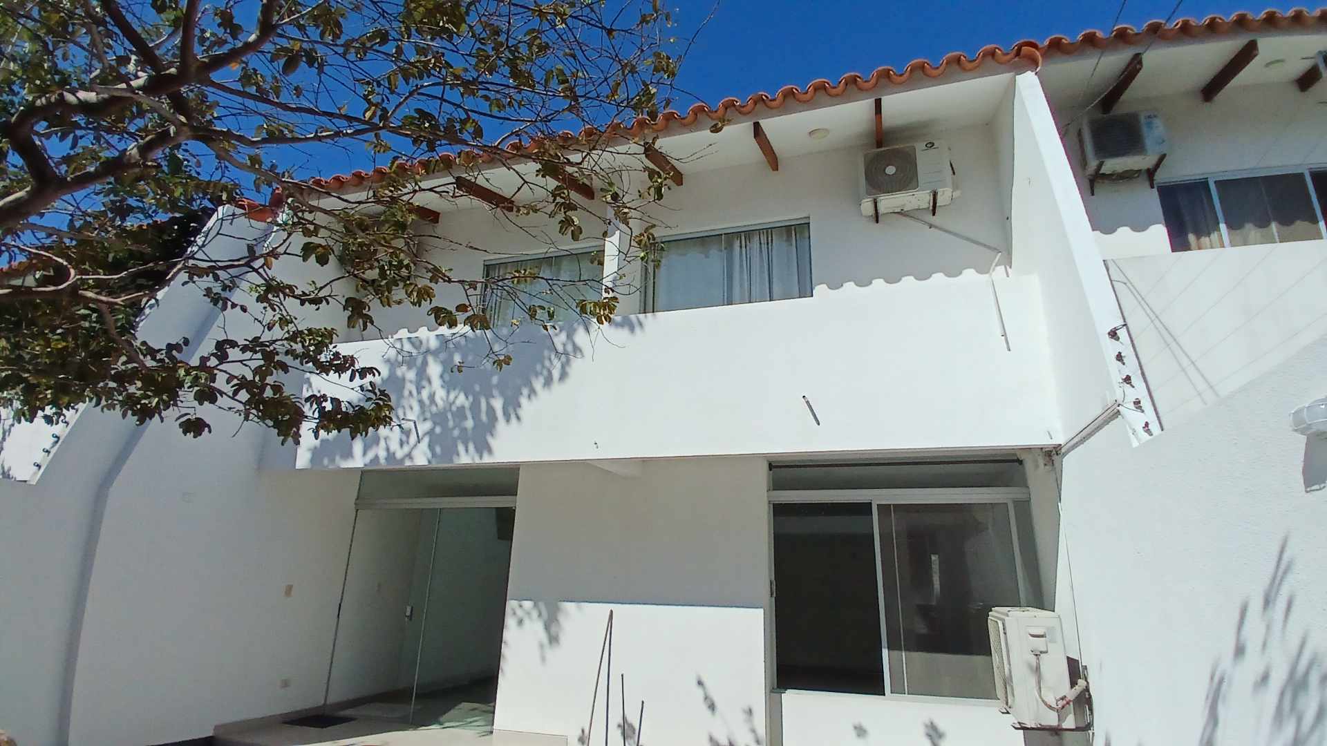 Casa en AlquilerAV. BANZER (6º y 7º Anillo)📍 Ubicación: Detrás del Hipermaxi Foto 2