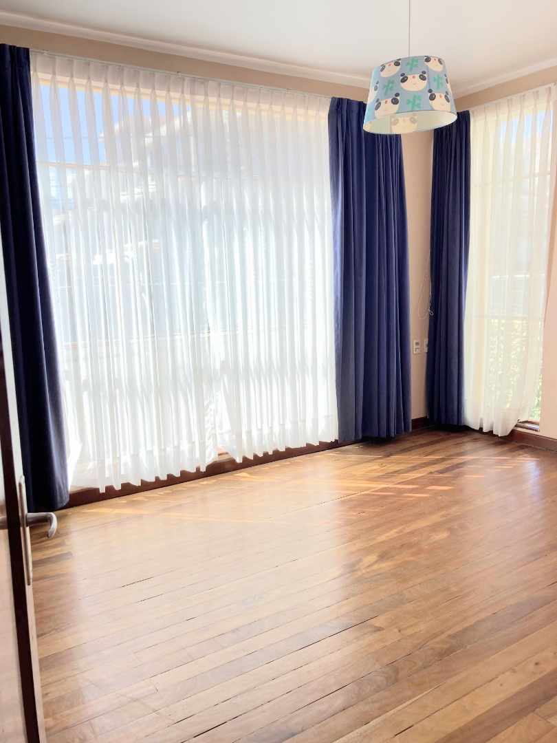 Casa en Calacoto en La Paz 4 dormitorios 3 baños 4 parqueos Foto 12