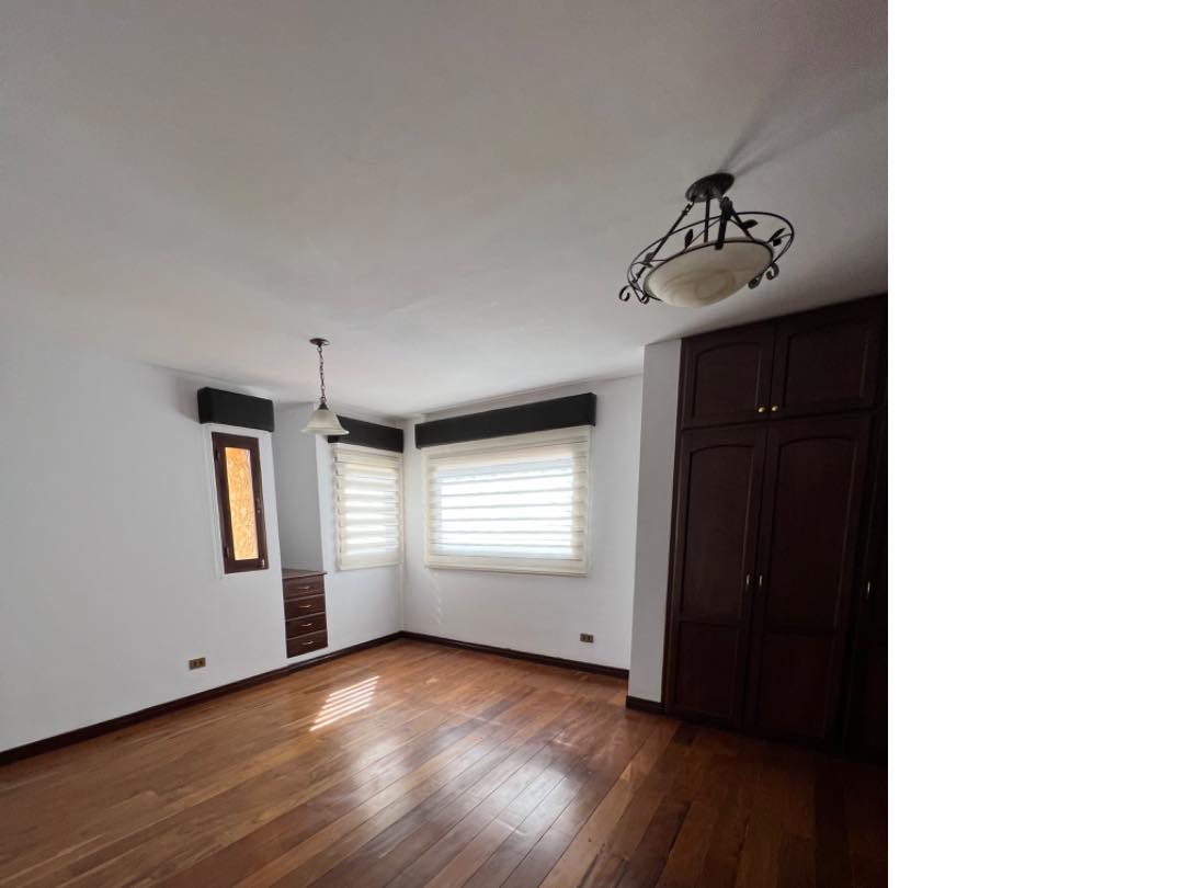 Casa en Achumani en La Paz 5 dormitorios 5 baños 2 parqueos Foto 35