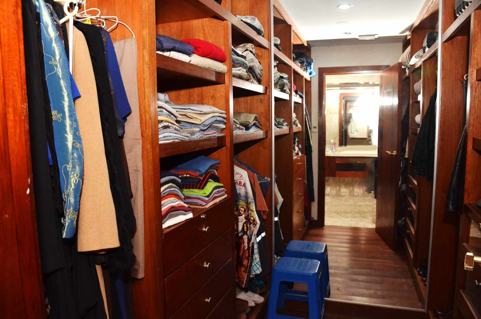 Casa en Entre 2do y 3er anillo Norte en Santa Cruz de la Sierra 5 dormitorios 4 baños 2 parqueos Foto 15