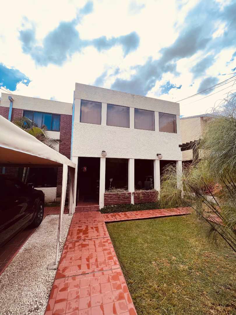 Casa en VentaParque Demetrio Canelas 6 dormitorios 4 baños 2 parqueos Foto 1