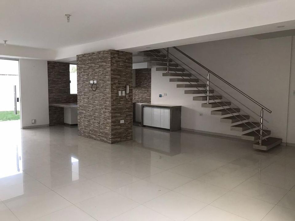 Casa en AlquilerZona Avenida Pirai entre 6to y 7mo anillo  Foto 1