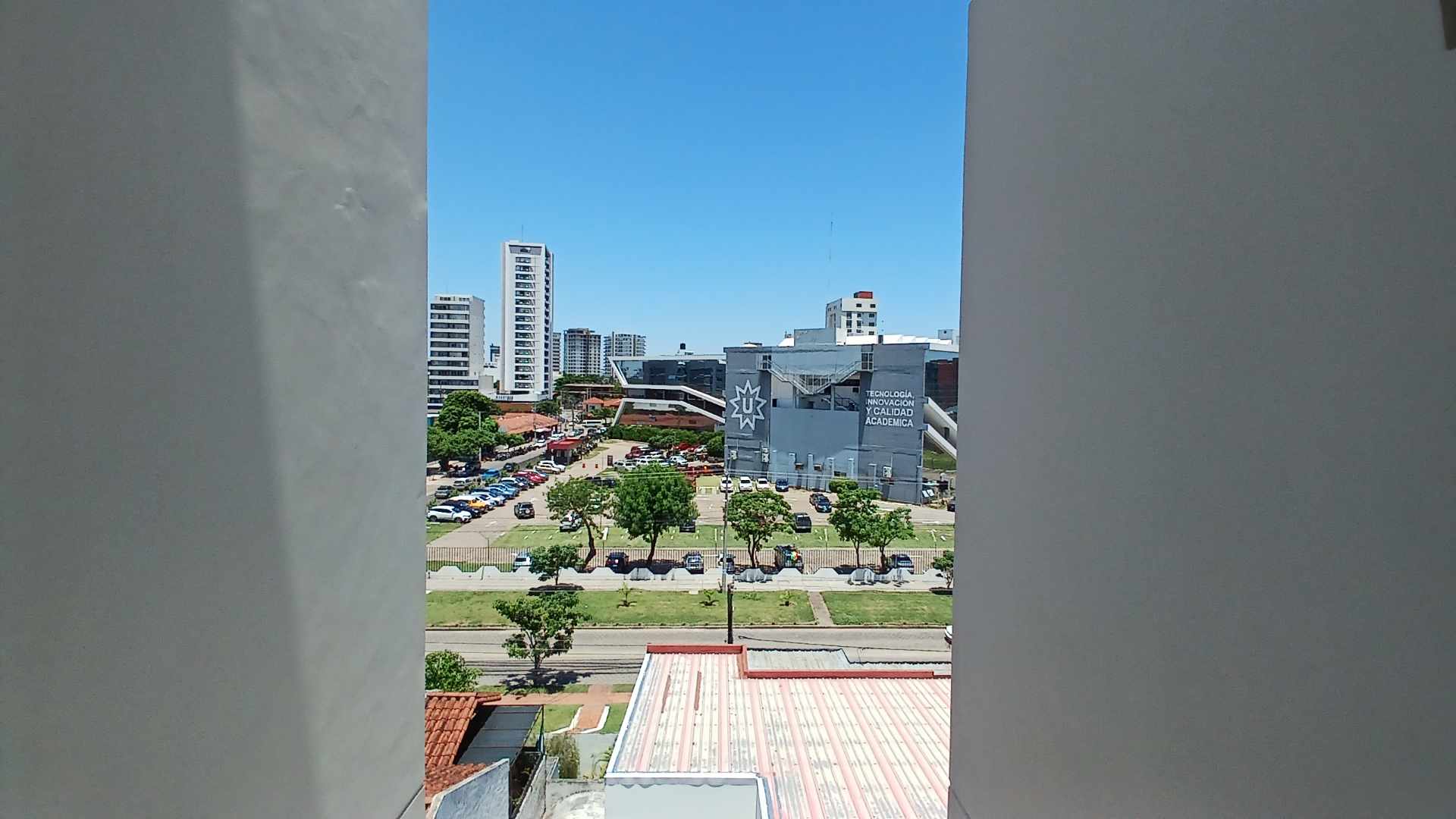 Departamento en Sirari en Santa Cruz de la Sierra 1 dormitorios 1 baños  Foto 10