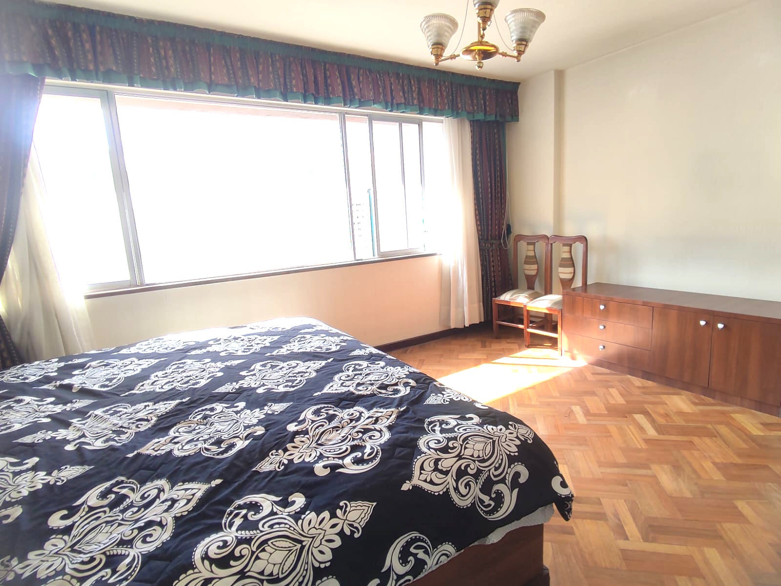 Departamento en VentaSan Jorge, Av. Arce esq. Gosalvez 4 dormitorios 6 baños 2 parqueos Foto 12