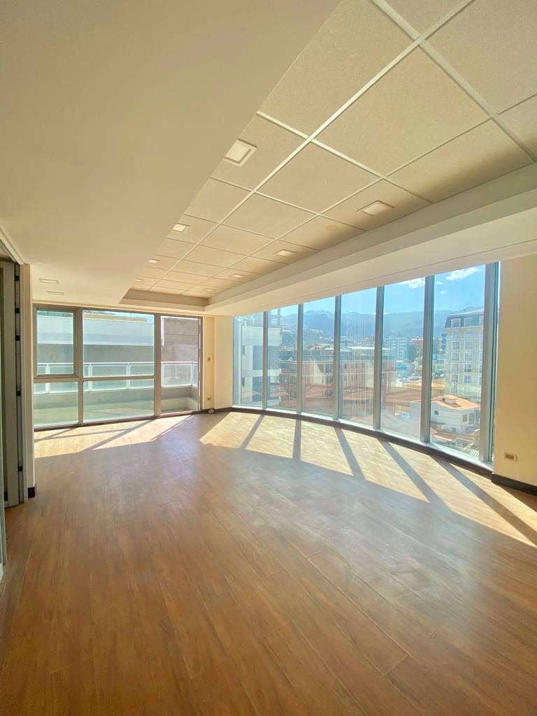 En Alquiler a $us 2,200 Foto 1