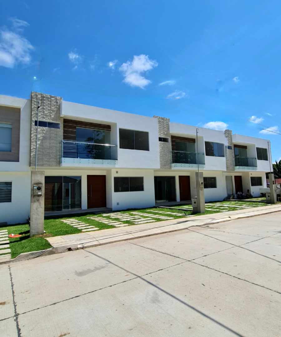 Casa en VentaZona Norte km 8½ Banzer 
(Zona Col. Cambridge)
CONDOMINIO CERRADO 5 dormitorios 4 baños 2 parqueos Foto 28