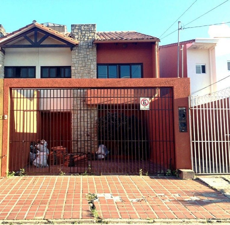 Casa AV. BRASIL Y VIRGEN DE COTOCA Foto 1