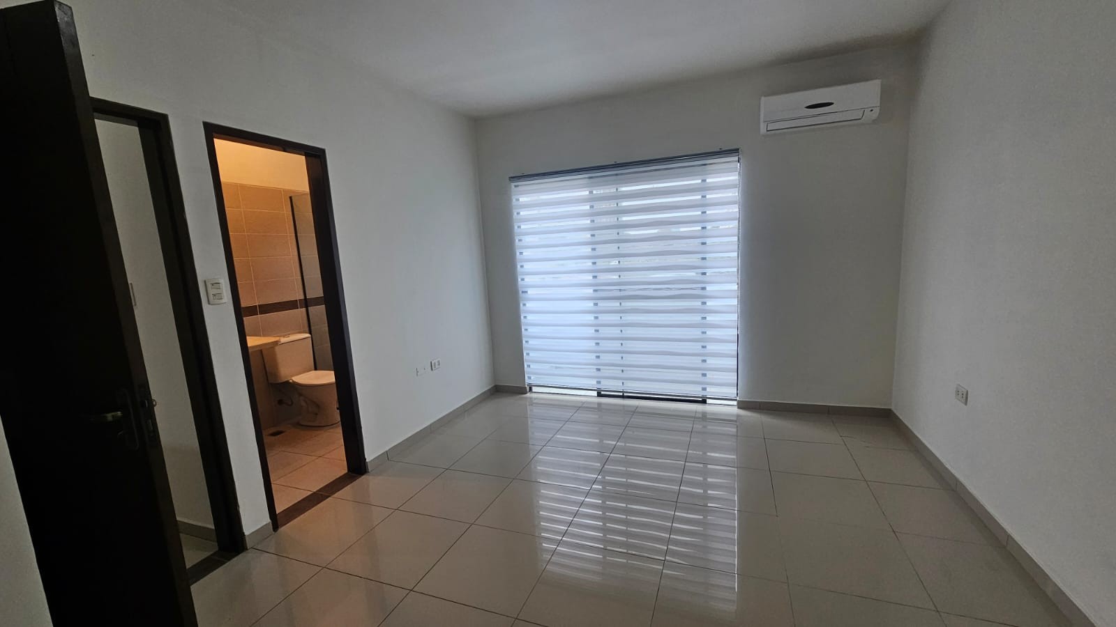 Casa en AlquilerVilla Bonita, Urubo (a 200m de la gasolinera Urubo) Foto 2