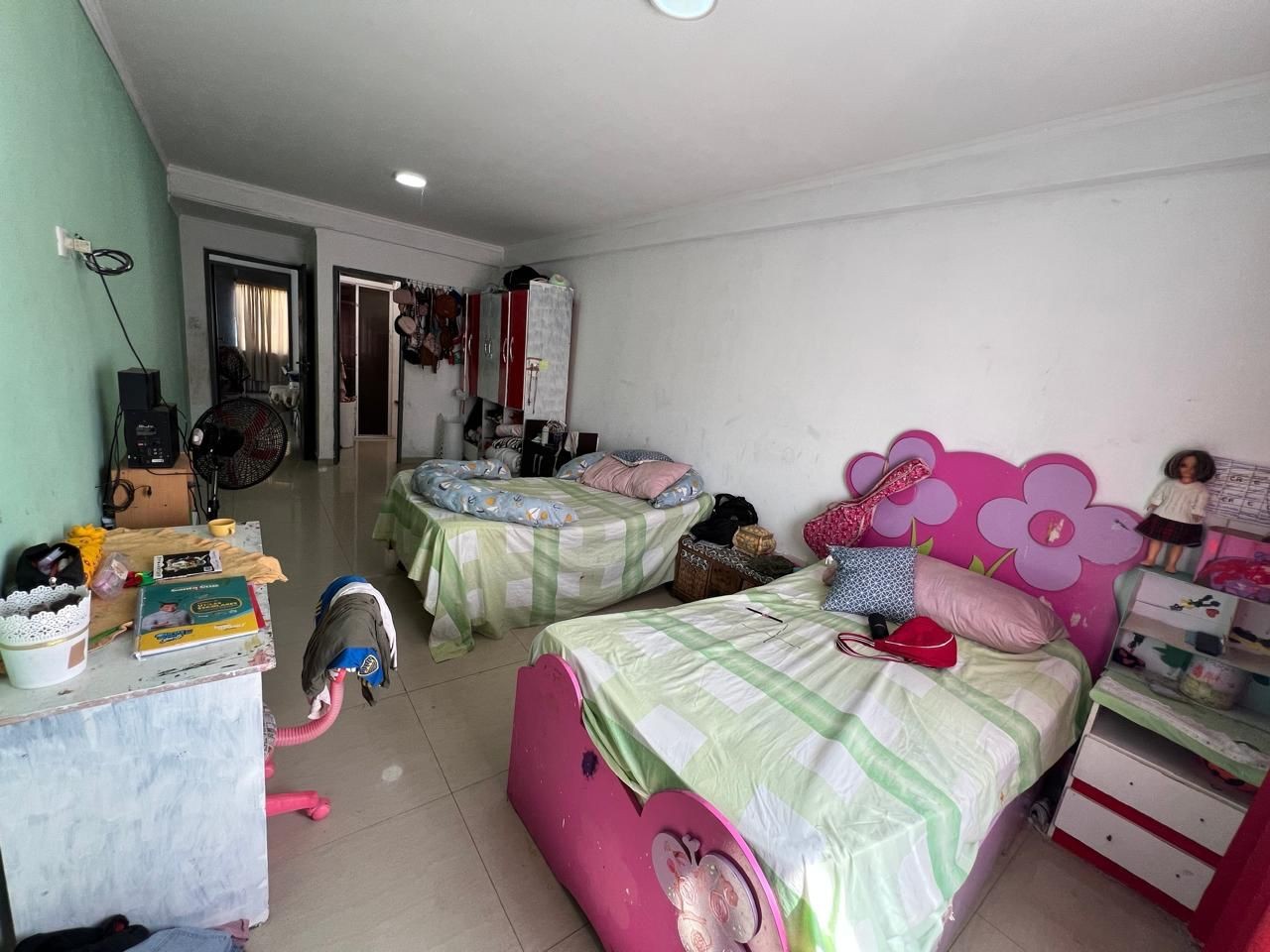 Casa en Entre 5to y 6to anillo Norte en Santa Cruz de la Sierra 4 dormitorios 4 baños 2 parqueos Foto 7