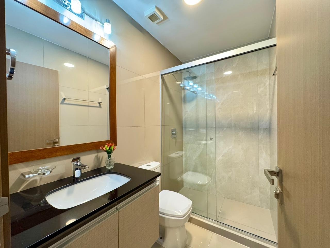 Departamento en Entre 2do y 3er anillo Oeste en Santa Cruz de la Sierra 2 dormitorios 2 baños  Foto 6