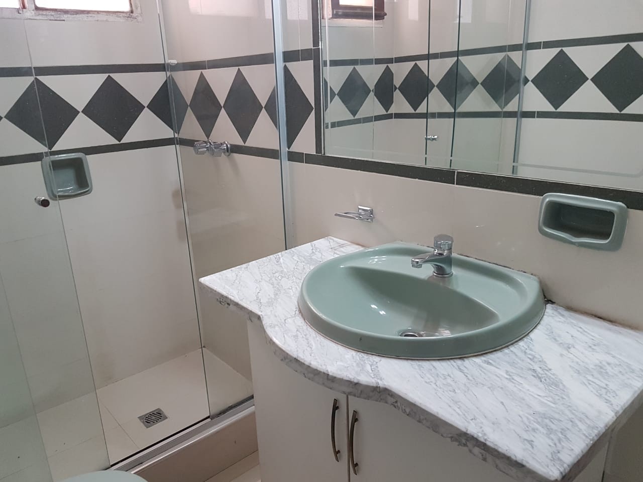 Casa Avenida Atahuallpa frente al segundo tanque de semapa Foto 16