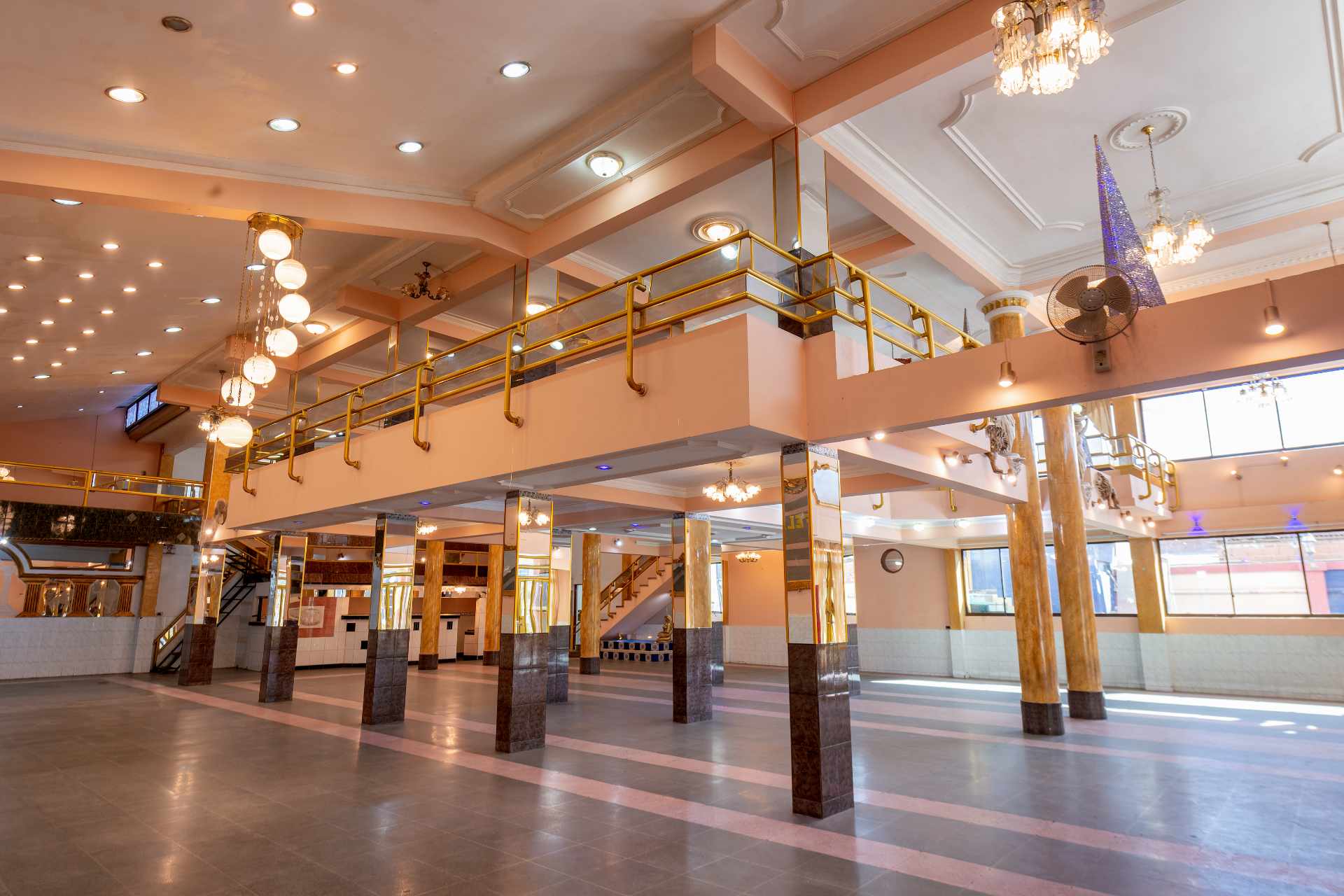 Edificio en VentaAv. Ingavi Zona Chimba Foto 5