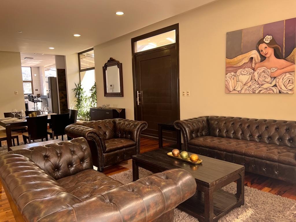 Departamento en Calacoto en La Paz 3 dormitorios 5 baños 1 parqueos Foto 2